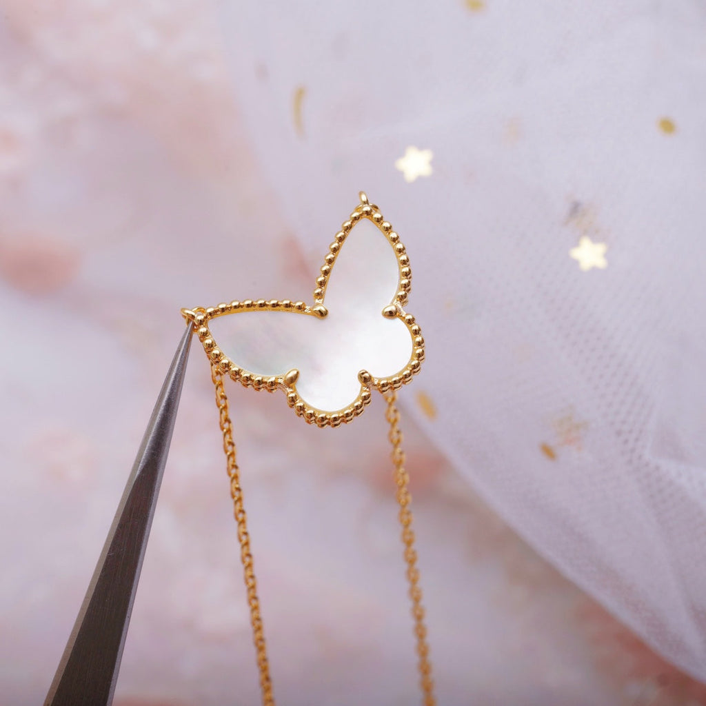 Van Cleef & Arpels LUCKY BUTTERFLY PEDANT NECKLACE GOLD MOP