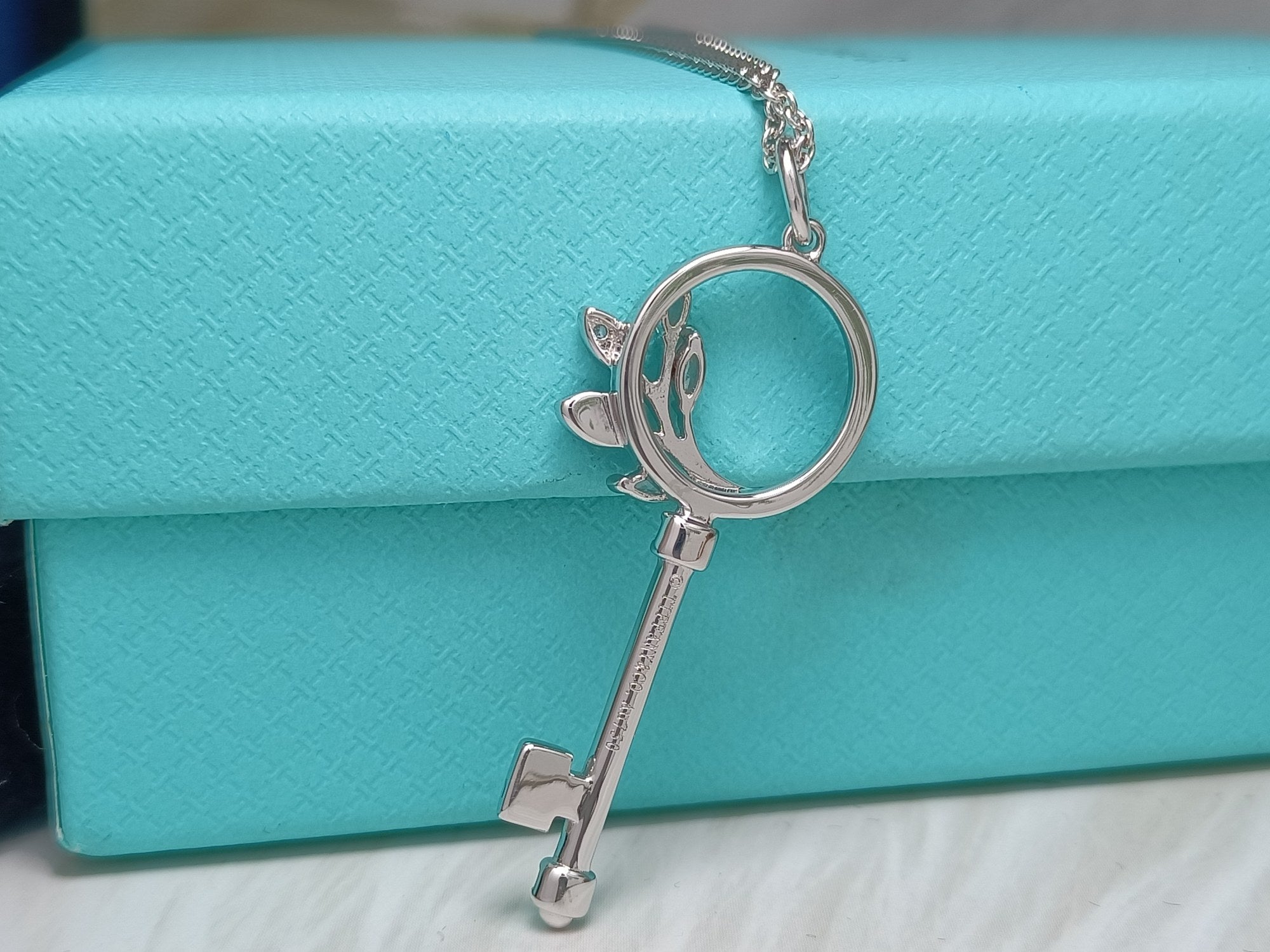 TIFFANY & CO. MINI KEY OLIVE LEAF NECKLACE DIAMOND