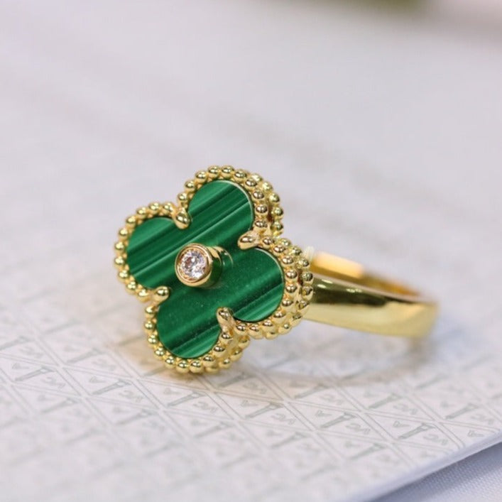 Van Cleef & Arpels CLOVER MALACHITE RING GOLD DIAMOND