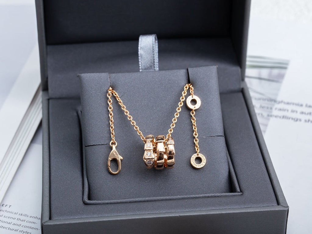 Bvlgari SERPENTI PINK GOLD NECKALCE DIAMOND