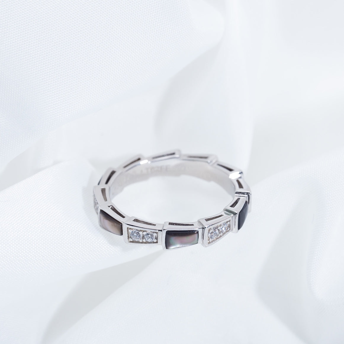 Bvlgari SERPENTI RING SILVER  DIAMOND BLACK MOP 3MM