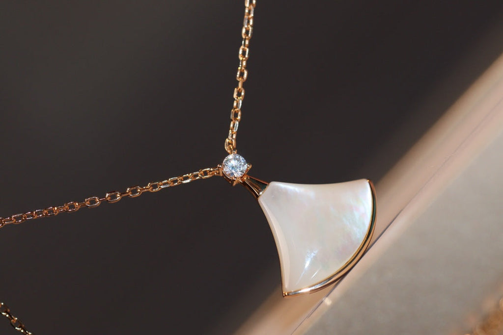 Bvlgari DREAM NECKLACE WHITE MOP 1 DIAMOND