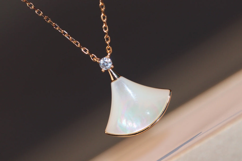 Bvlgari DREAM NECKLACE WHITE MOP 1 DIAMOND