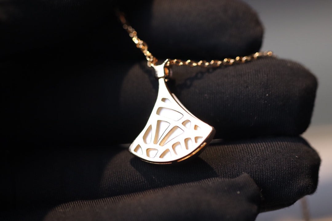 Bvlgari DREAM NECKLACE WHITE MOP 1 DIAMOND
