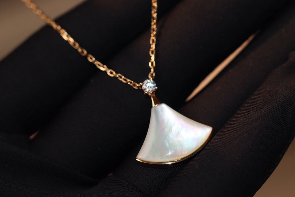 Bvlgari DREAM NECKLACE WHITE MOP 1 DIAMOND