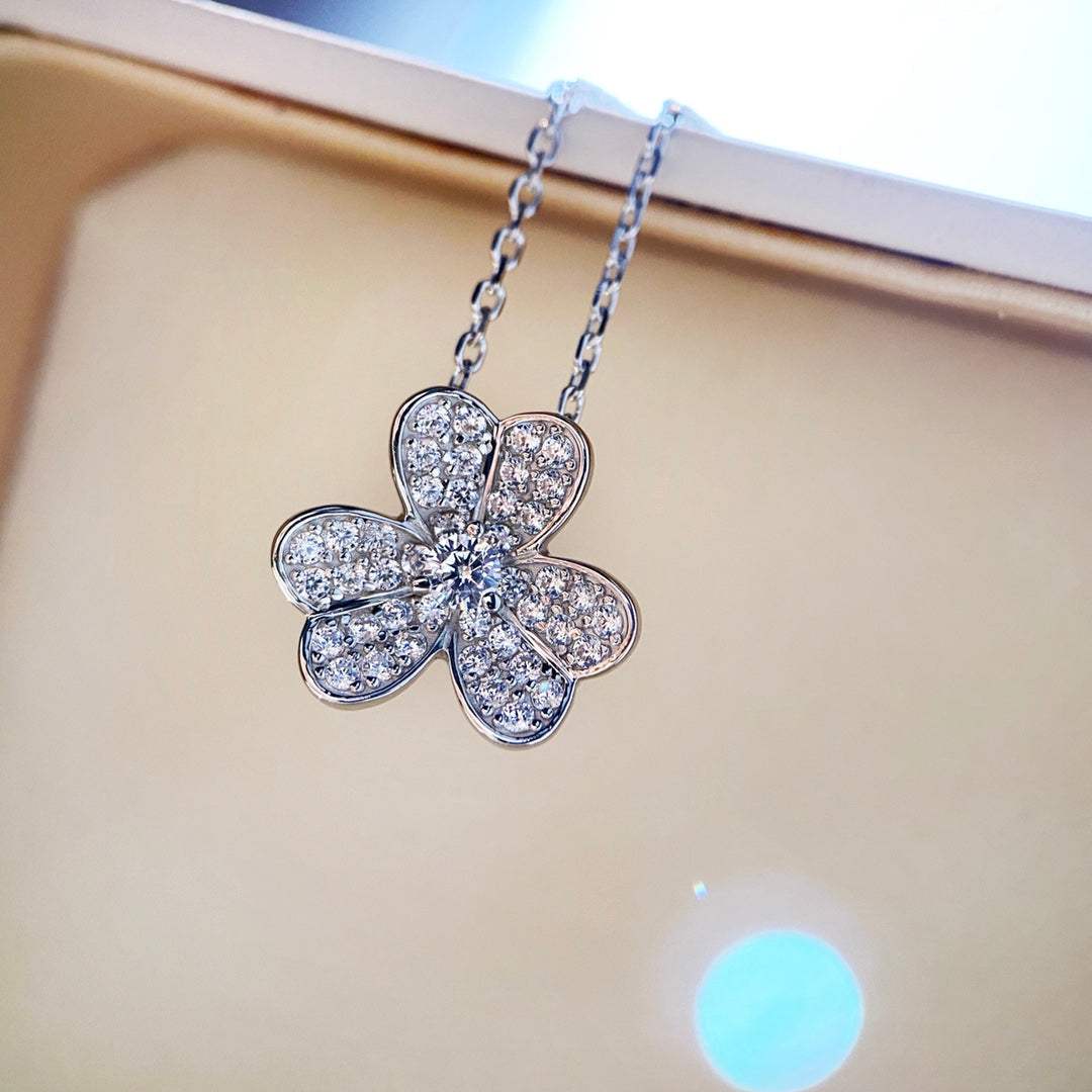Van Cleef & Arpels CLOVER DIAMOND NECKLACE SILVER