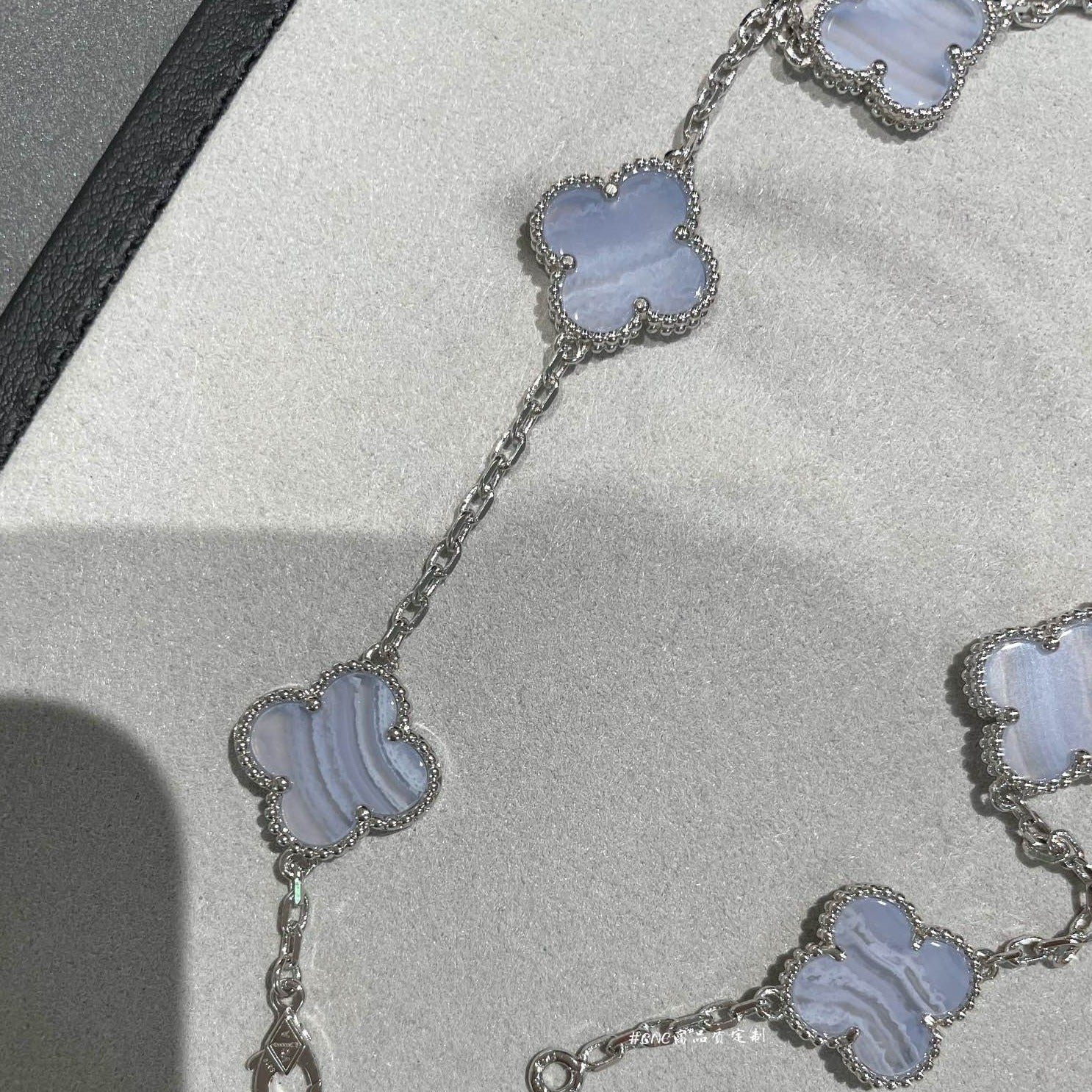Van Cleef & Arpels VINTAGE CHALCEDONY NECKLACE 10 MOTIFS GOLD