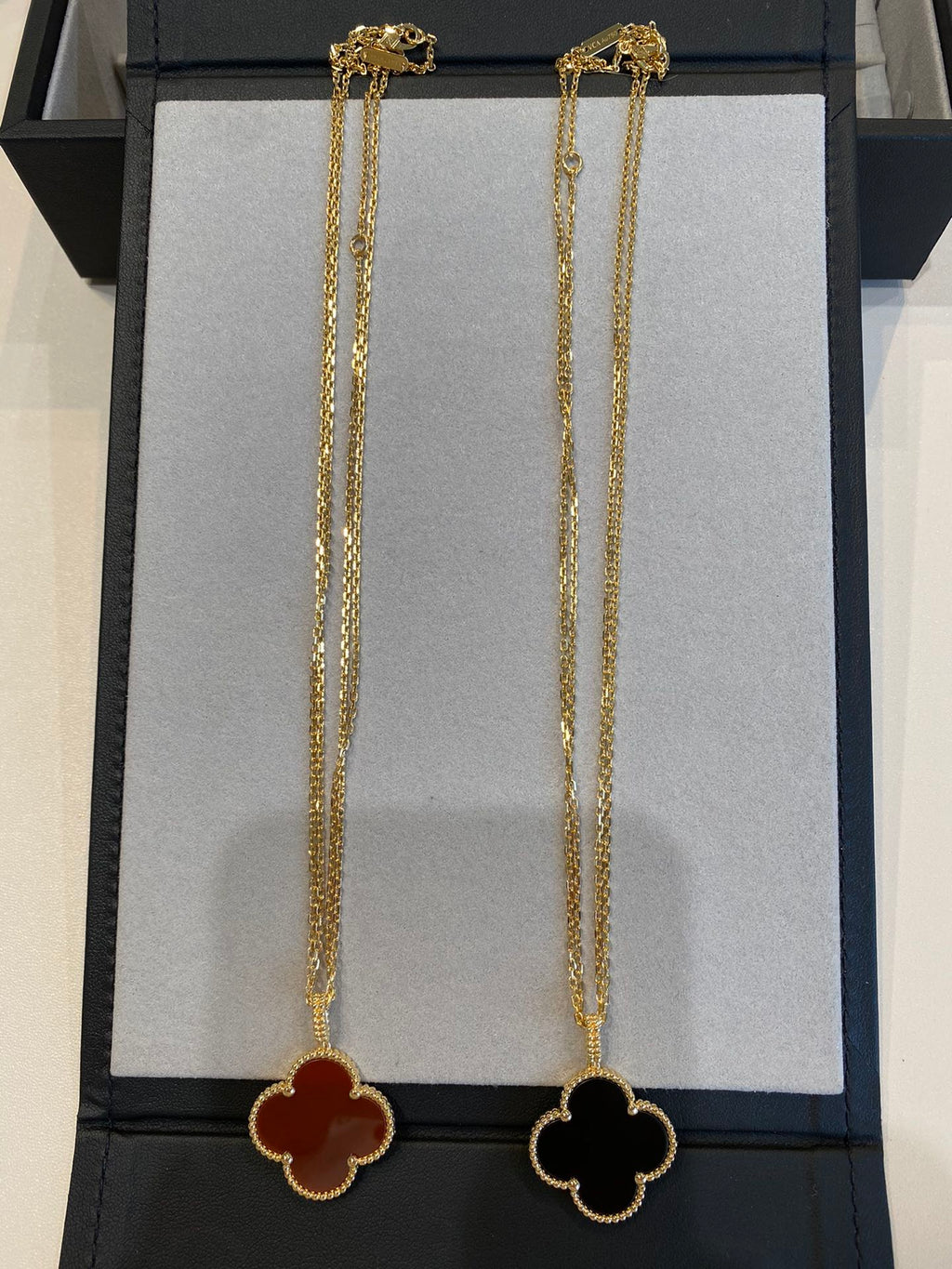 Van Cleef & Arpels CLOVER NECKLACE GOLD CARNELIAN