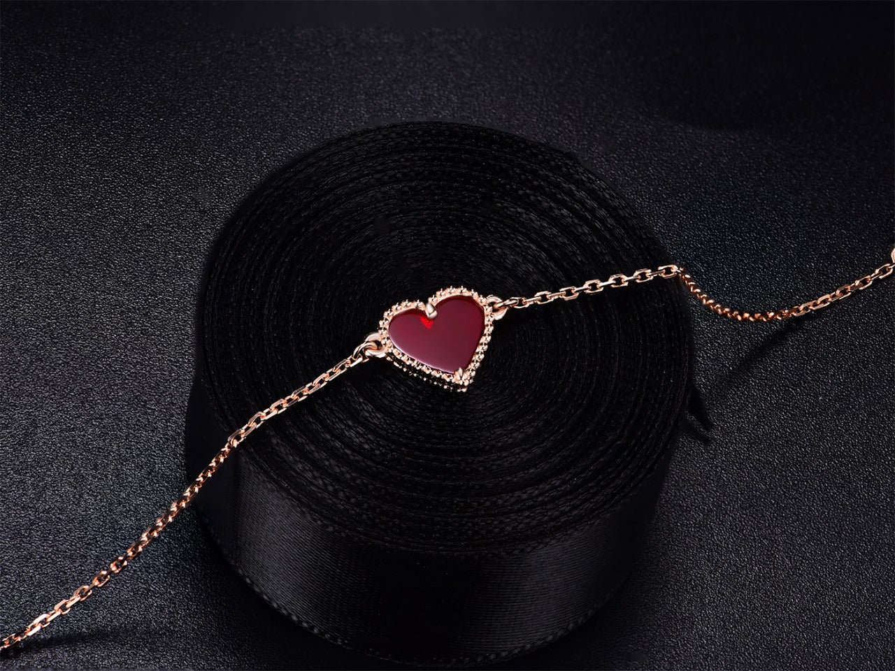 Van Cleef & Arpels HEART CARNELIAN PINK GOLD BRACELET