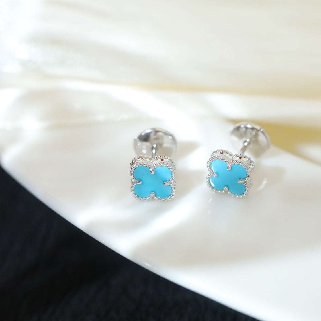 Van Cleef & Arpels CLOVER MINI SILVER ONYX STUD EARRINGS