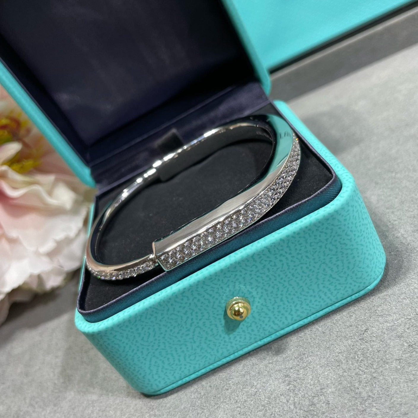 TIFFANY & CO. LOCK BRACELET DIAMOND PAVED