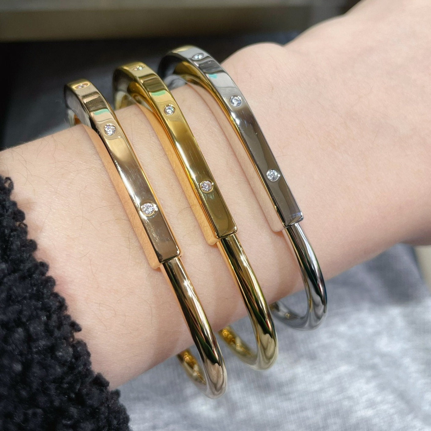 TIFFANY & CO. LOCK BRACELET 8 DIAMOND