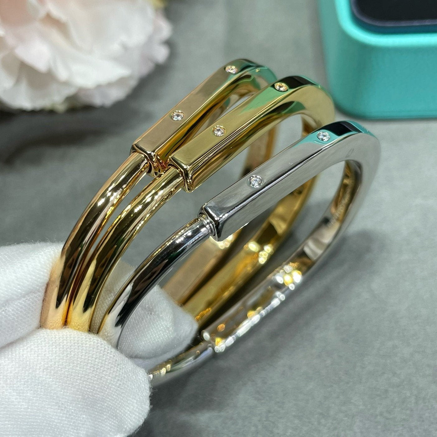 TIFFANY & CO. LOCK BRACELET 8 DIAMOND
