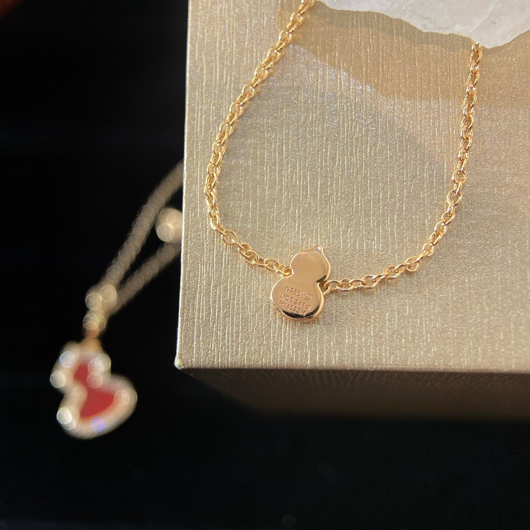 QEELIN WULU 2 MOTIF CARNELIAN PINK GOLD NECKLACE