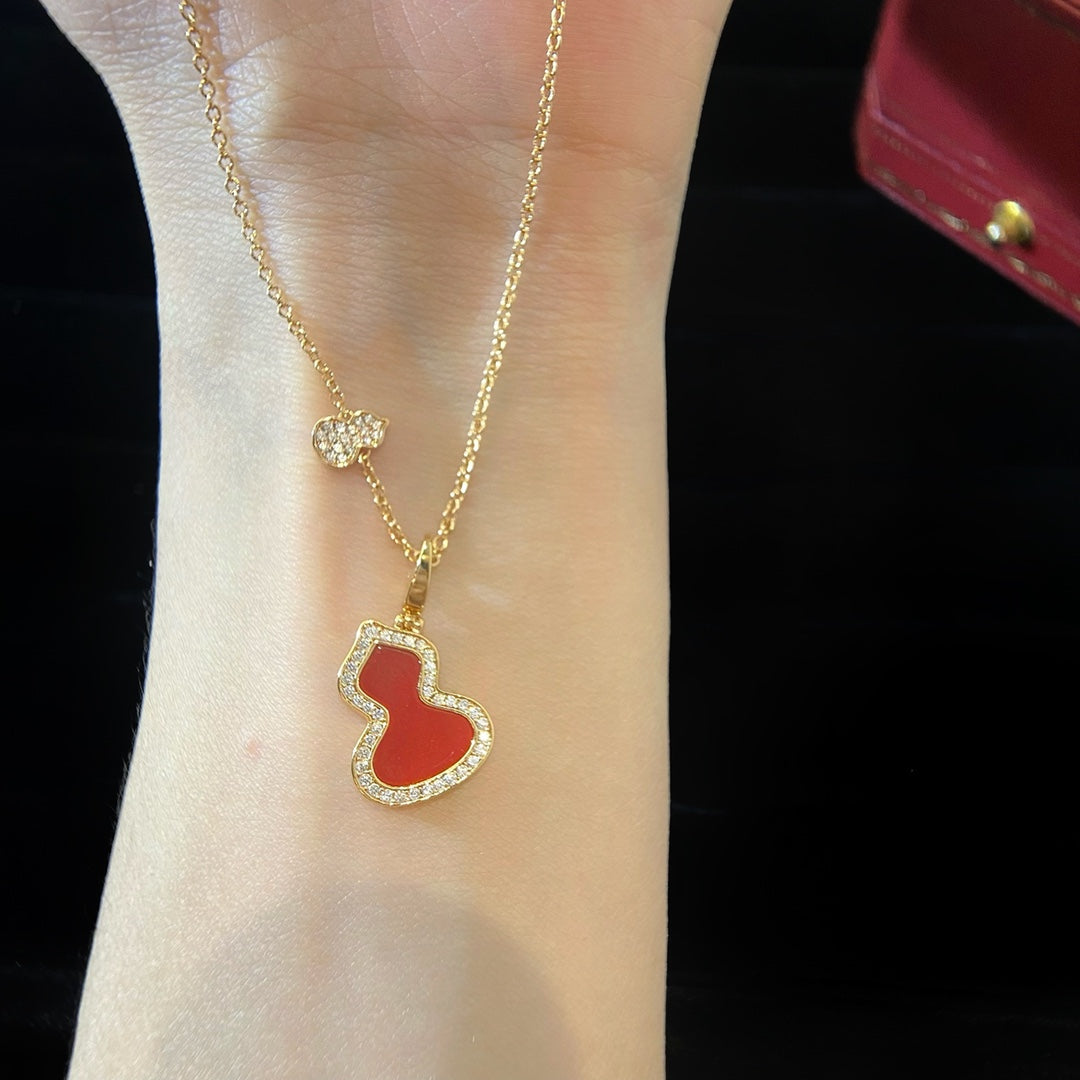 QEELIN WULU 2 MOTIF CARNELIAN PINK GOLD NECKLACE