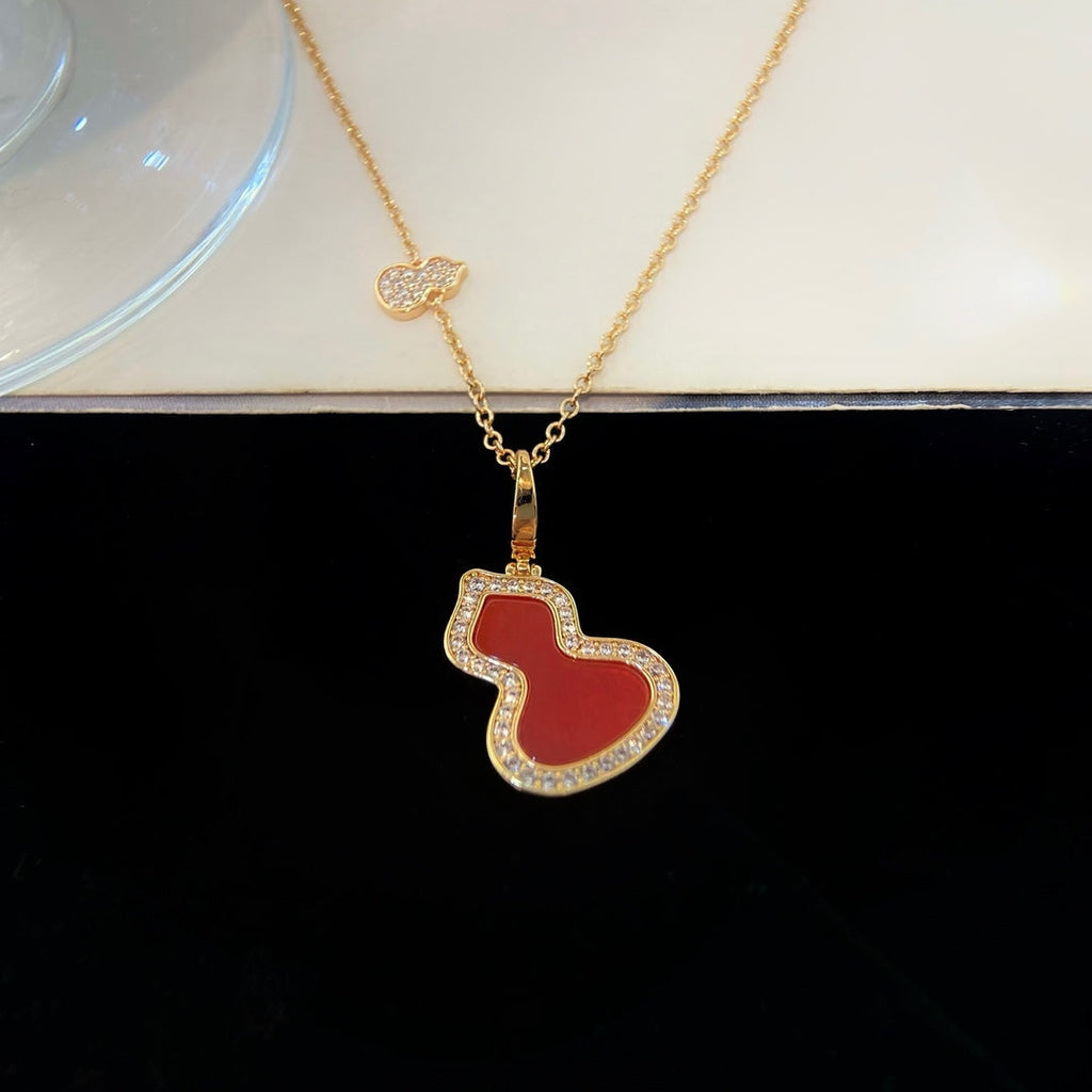 QEELIN WULU 2 MOTIF CARNELIAN PINK GOLD NECKLACE