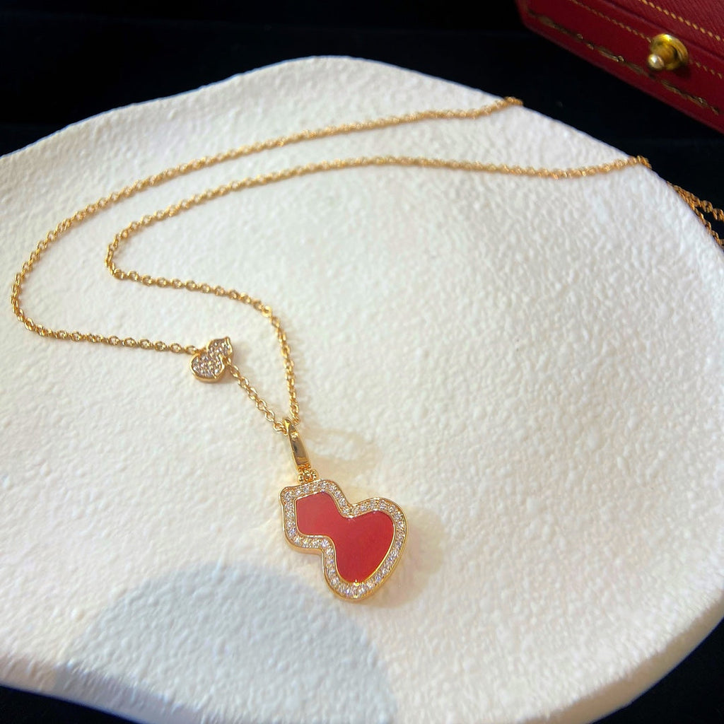QEELIN WULU 2 MOTIF CARNELIAN PINK GOLD NECKLACE