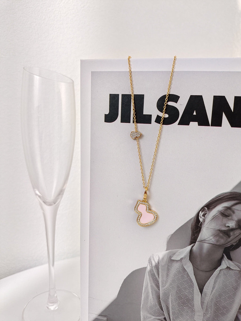 QEELIN WULU 2 MOTIF PINK MOP PINK GOLD NECKLACE