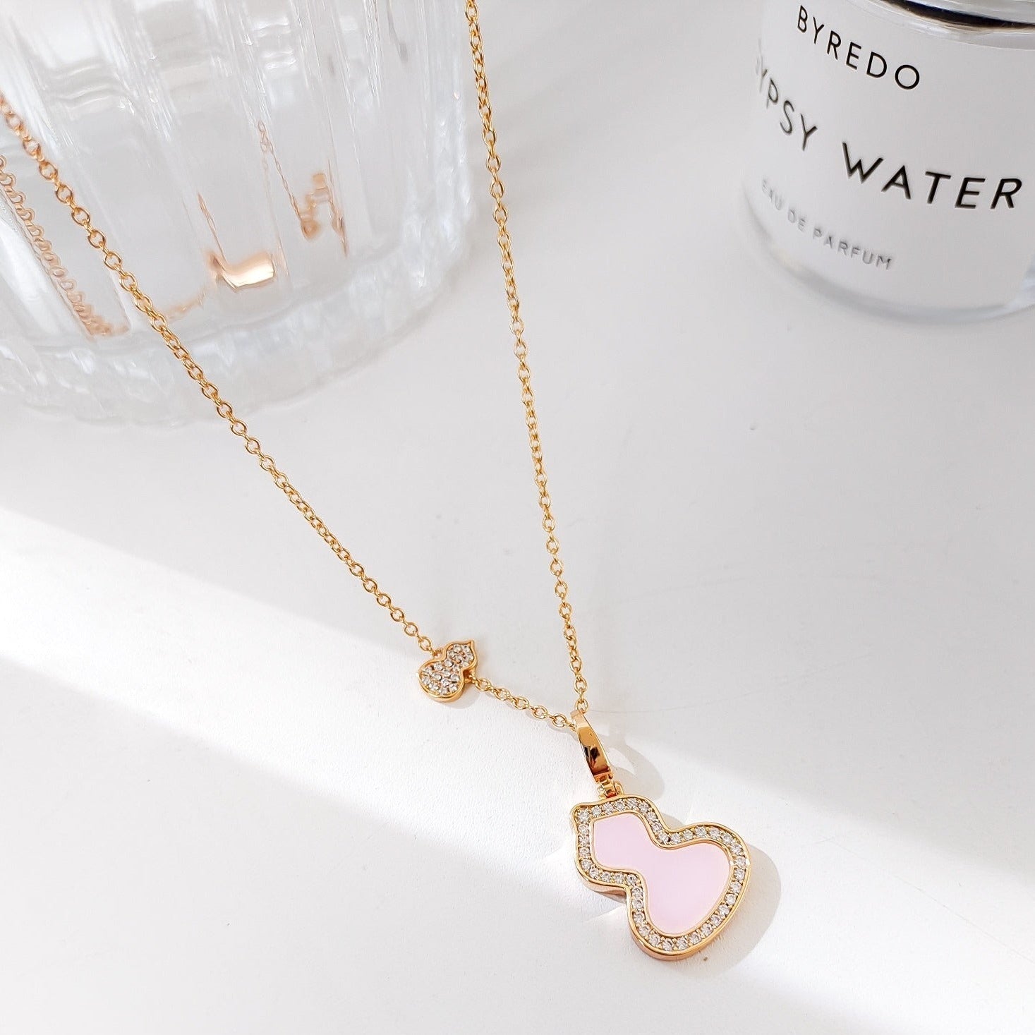 QEELIN WULU 2 MOTIF PINK MOP PINK GOLD NECKLACE