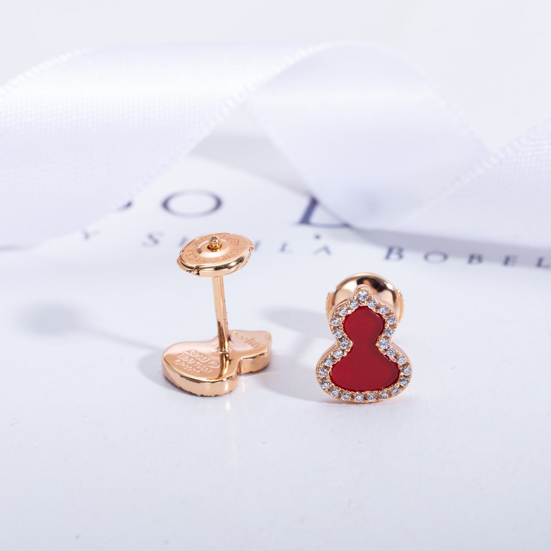 QEELIN WULU CARNELIAN DIAMOND PINK GOLD STUD EARRINGS