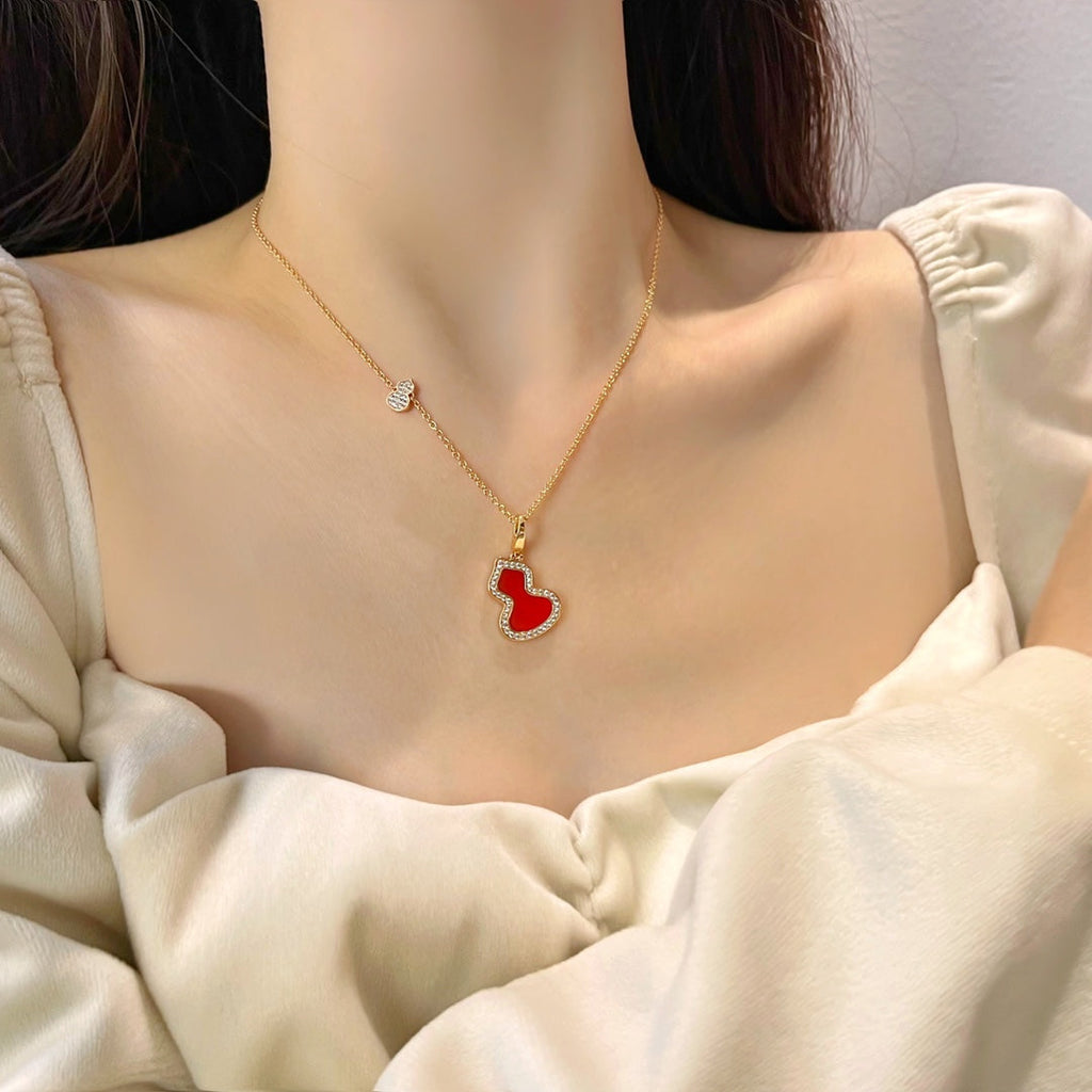 QEELIN WULU 2 MOTIF CARNELIAN PINK GOLD NECKLACE