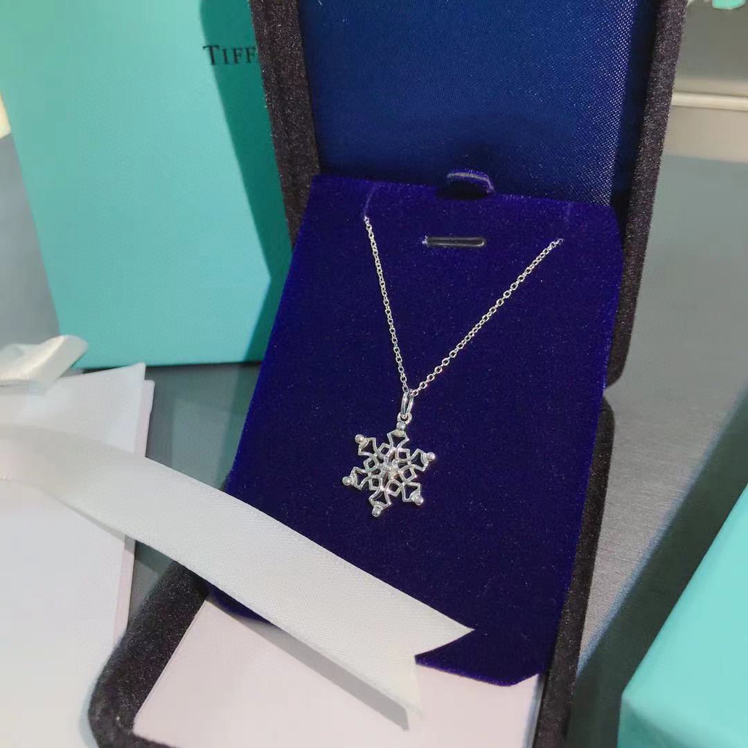 TIFFANY & CO. STERLING SILVER SNOWFLAKE PENDANT NECKLACE