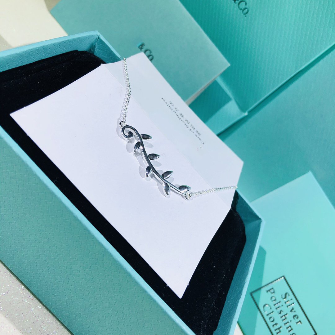 TIFFANY & CO. PALOMA PICASSO STERLING SILVER OLIVE BRANCH NECKLACE