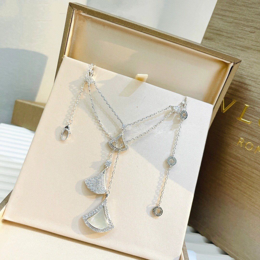 Bvlgari DREAM NECKLACE  3 MOTIF WHITE MOP DIAMOND